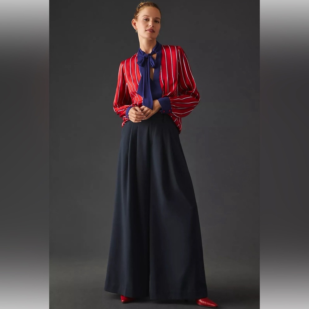 TIE-NECK BLOUSE